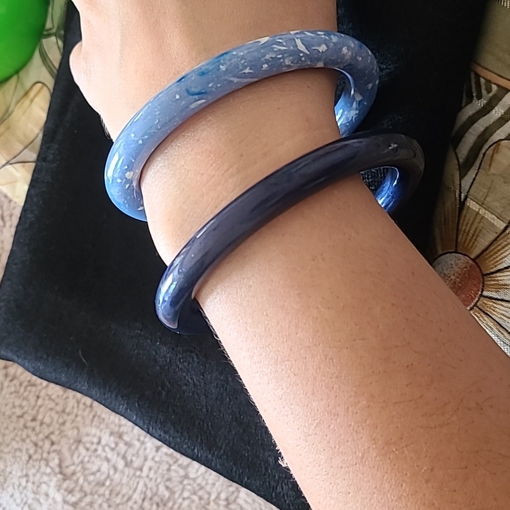 Two Vintage Plastic Bangle Bracelets - image 4